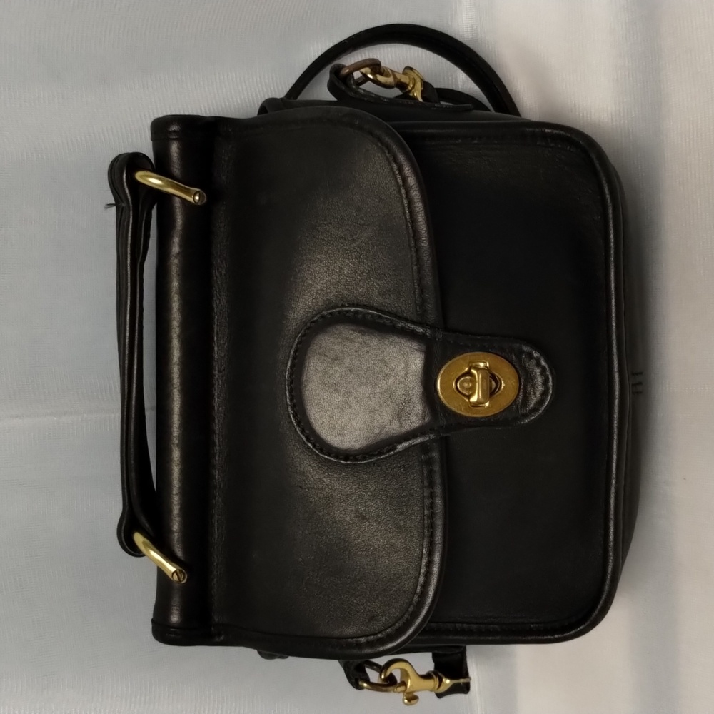 Coach Black Leather Crossbody Bag with Turn-Lock Closure Vintage Coach